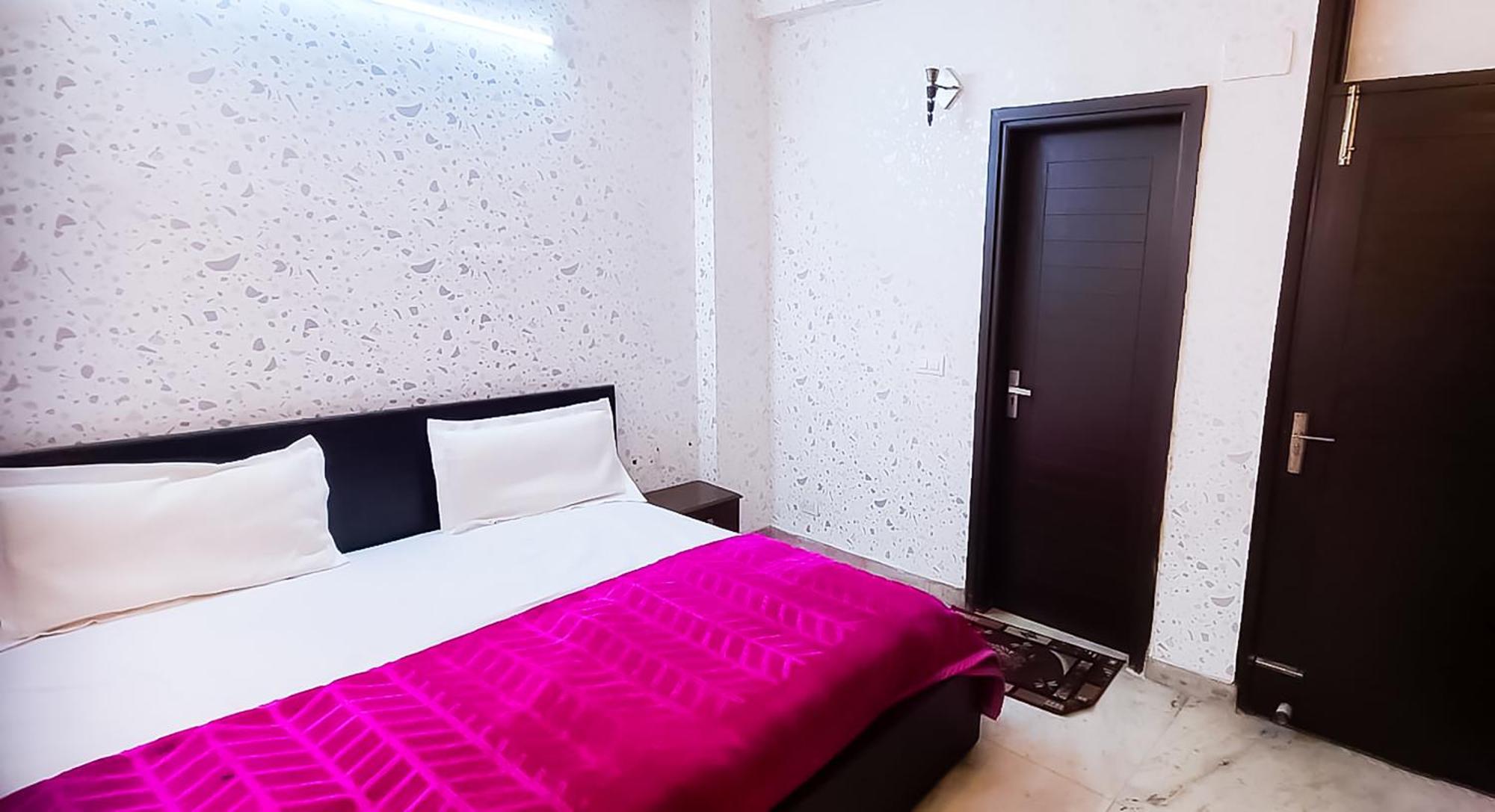 Deluxe Room In Cr Park Нью-Дели Экстерьер фото