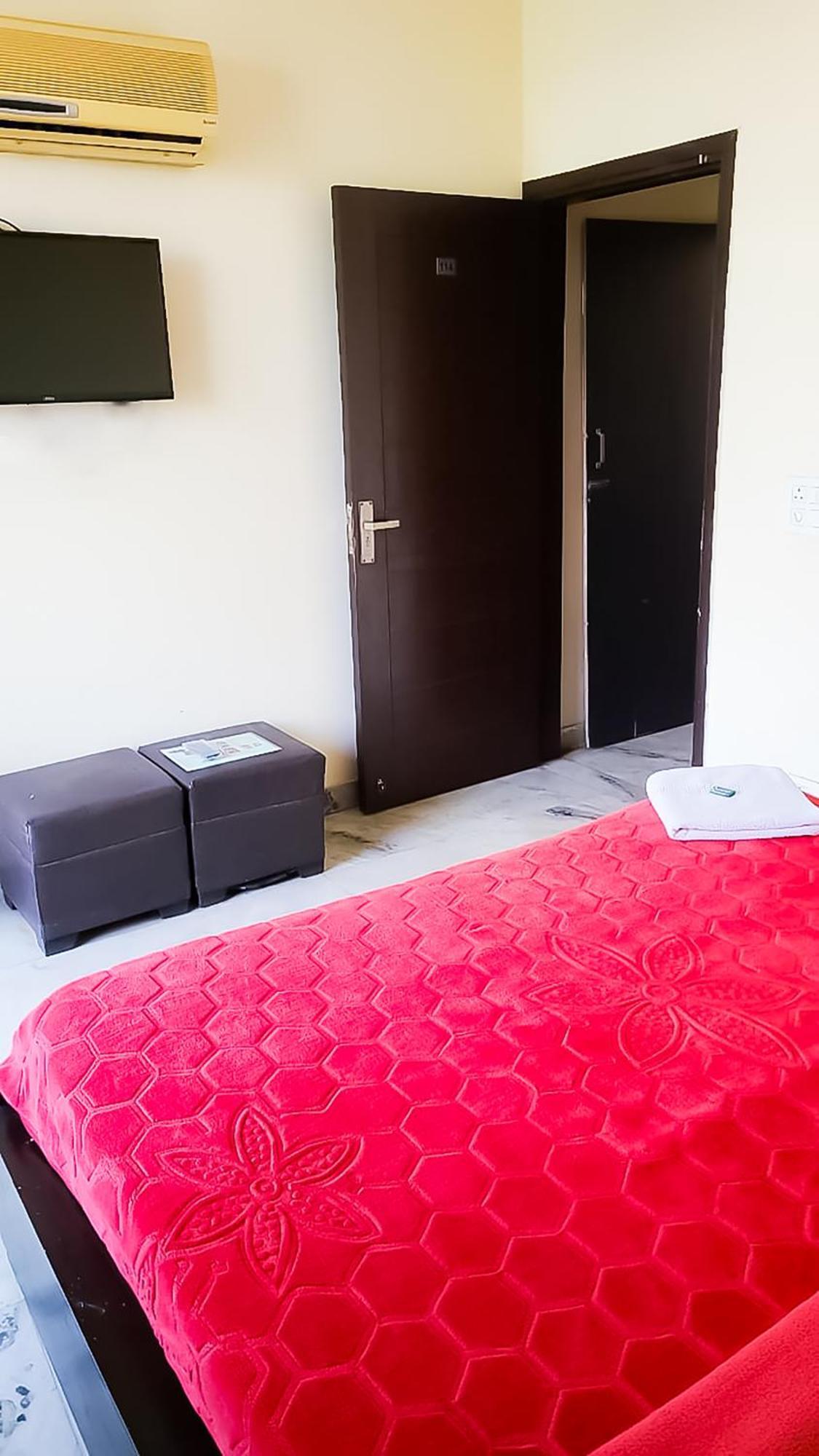 Deluxe Room In Cr Park Нью-Дели Экстерьер фото