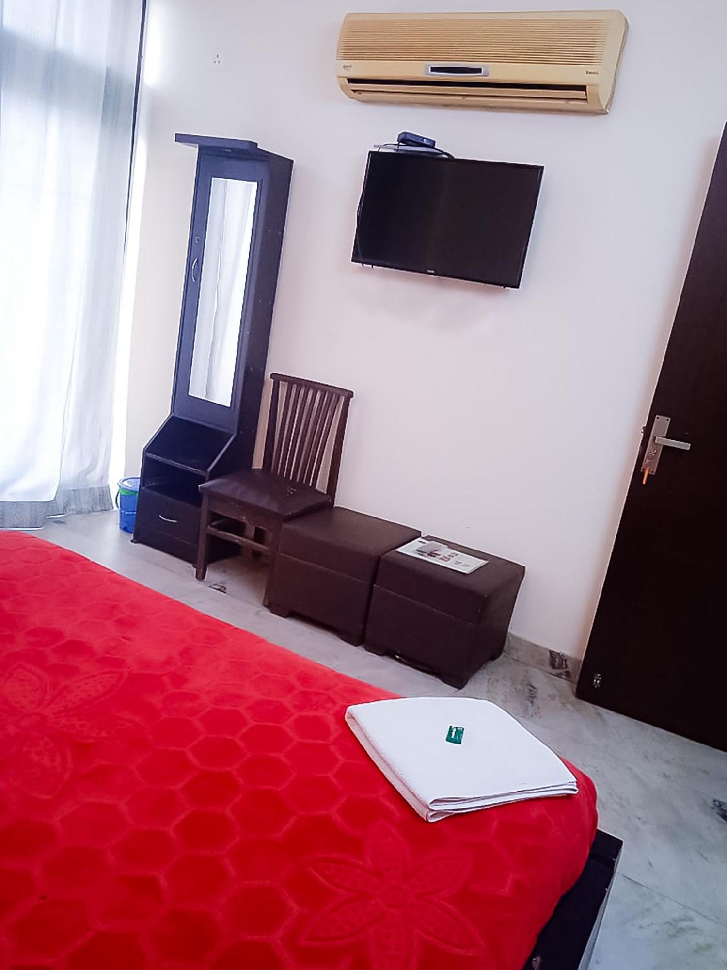 Deluxe Room In Cr Park Нью-Дели Экстерьер фото